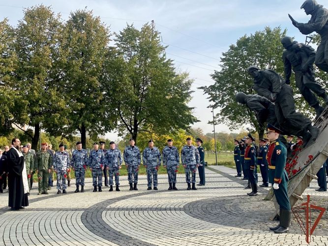 Росгвардейцы почтили память бойцов спецподразделений в Санкт-Петербурге
