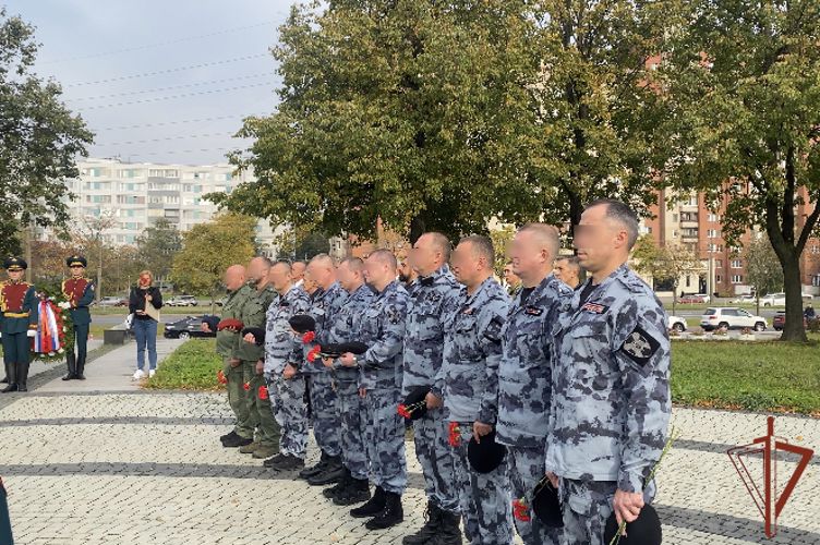 Росгвардейцы почтили память бойцов спецподразделений в Санкт-Петербурге