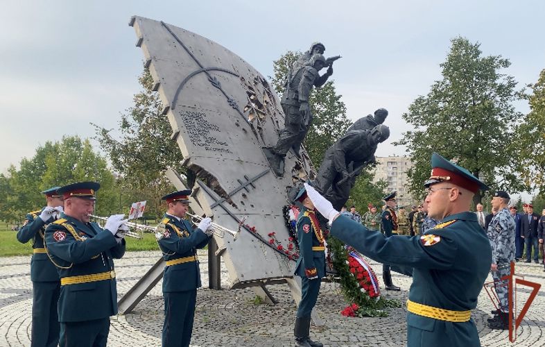 Росгвардейцы почтили память бойцов спецподразделений в Санкт-Петербурге