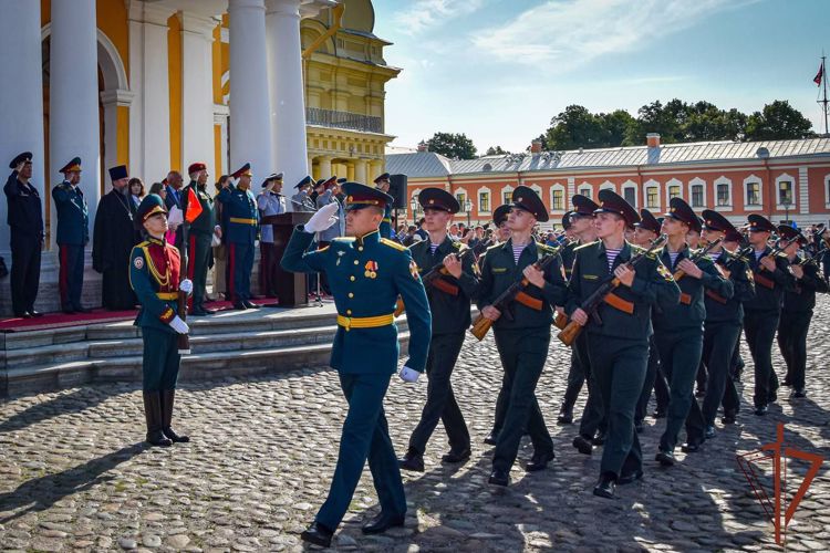Заместитель директора Росгвардии генерал-лейтенант Алексей Воробьёв поздравил курсантов первого курса Санкт-Петербургского военного института с принятием военной присяги