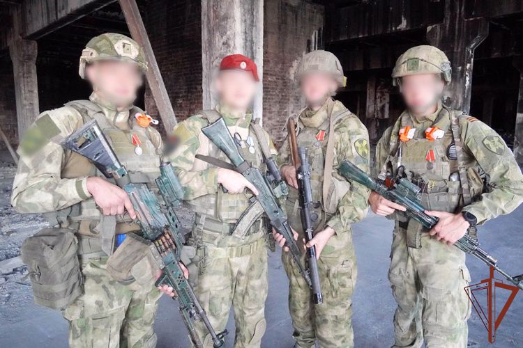Госнаграды вручили в ДНР росгвардейцам - участникам спецоперации  (видео)