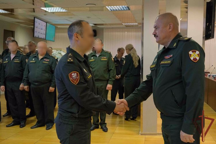 Офицерам Уральского округа Росгвардии вручены государственные награды