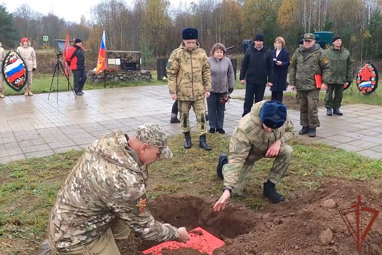 Сотрудники ОМОН «Авангард» Росгвардии приняли участие в захоронении бойца Красной Армии