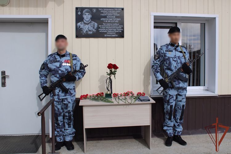 В Иркутской области открыли мемориальную доску в память о росгвардейце из Бурятии