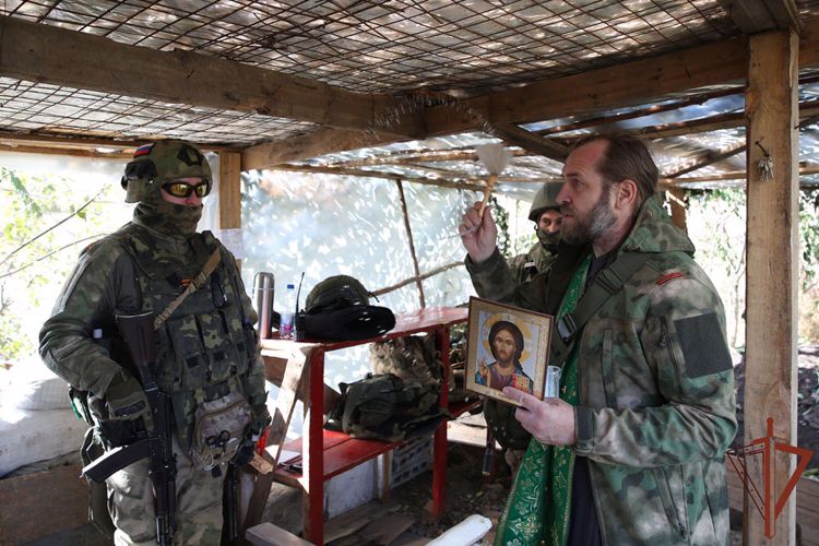 В ДНР священнослужитель посетил с духовной миссией подразделения Росгвардии