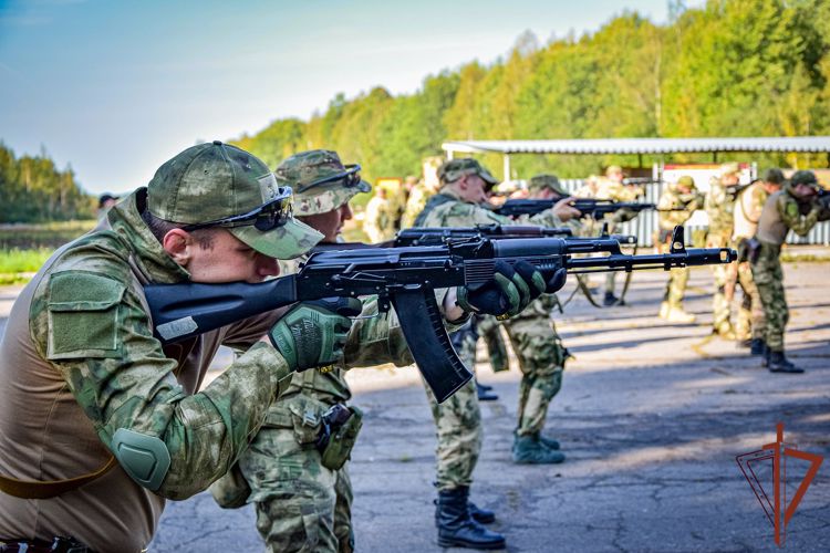 В Северо-Западном округе Росгвардии завершился учебно-методический сбор с выпускниками военных вузов (видео)
