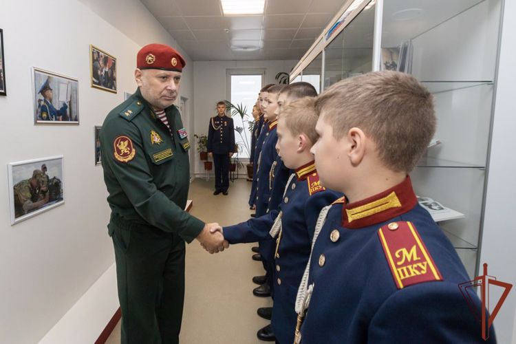 Генерал-лейтенант Алексей Воробьев встретился с кадетами Московского президентского кадетского училища имени М. А. Шолохова