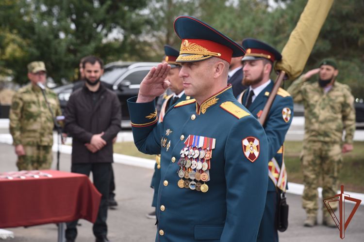 Боевое знамя нового образца вручено гудермесскому полку Росгвардии