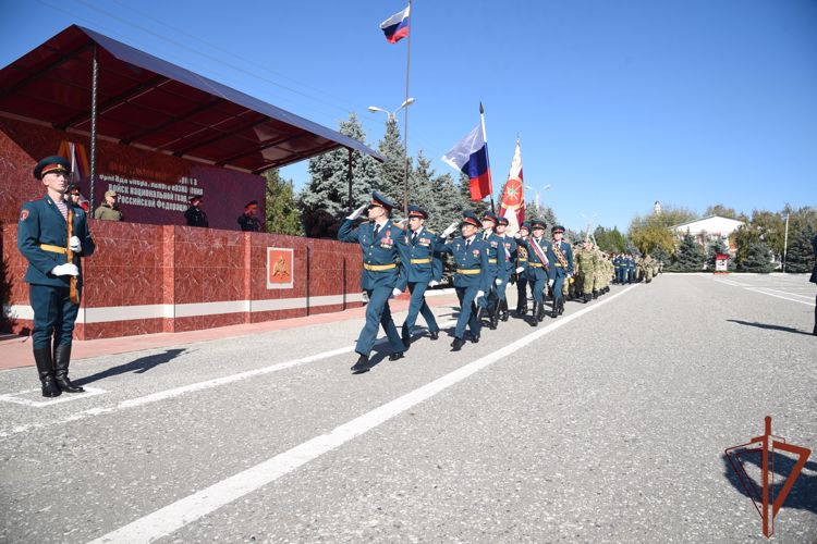 Воинским частям грозненского соединения Росгвардии вручены боевые знамена нового образца