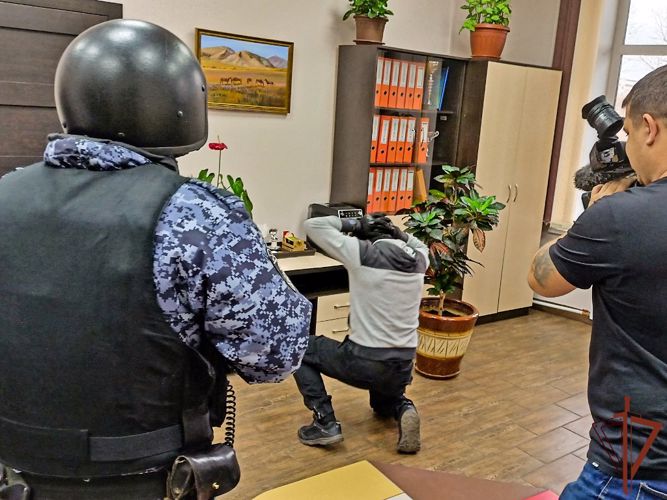 В преддверии Дня образования вневедомственной охраны сотрудники Росгвардии стали героями сюжетов и праздничных мероприятий в Сибири (видео)