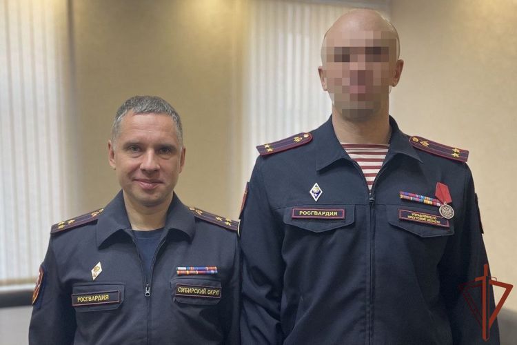 Государственные награды вручил заместитель командующего Сибирским округом Росгвардии отличившимся в ходе СВО росгвардейцам