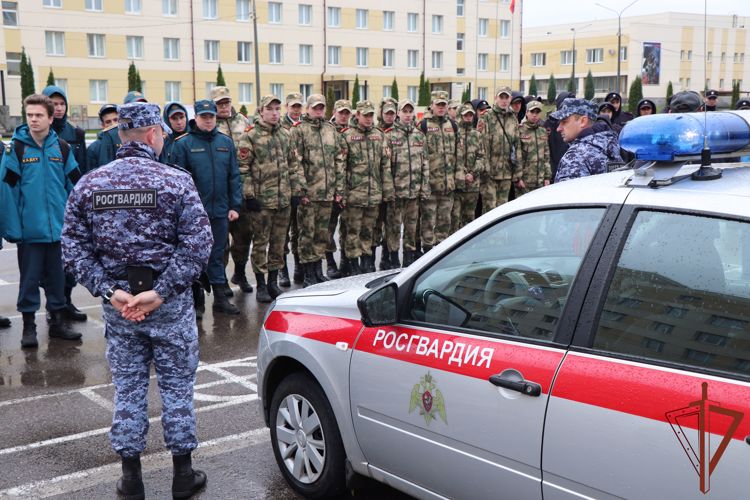 В Центральном округе Росгвардии проводятся военно-патриотические мероприятия для детей и молодежи