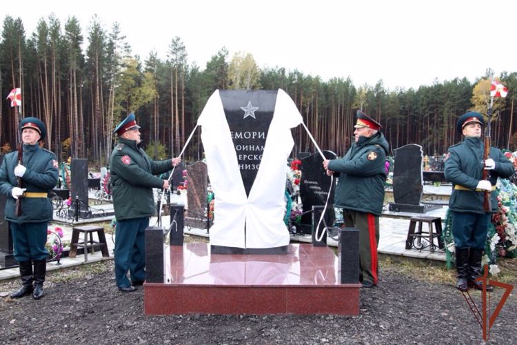 Военнослужащие Росгвардии открыли мемориал воинам северского гарнизона в Томской области