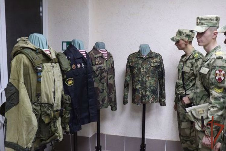 Выставка истории спецподразделений Росгвардии открылась в Новосибирском военном институте ведомства