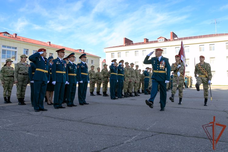 Боевое знамя нового образца вручено отряду спецназа Росгвардии  в Хабаровске 