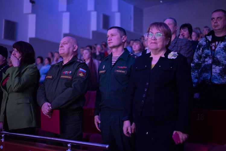 Ансамбль песни и пляски Уральского округа Росгвардии выступил для мам героически павших при выполнении служебно-боевых задач бойцов
