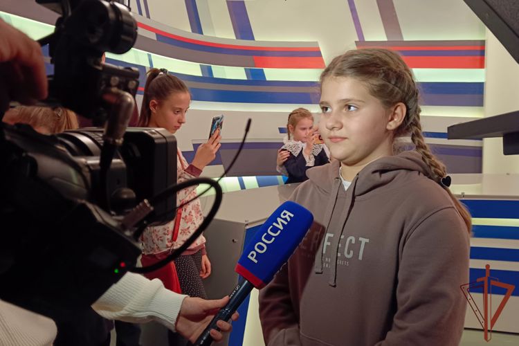 В  преддверии Дня телевидения дети росгвардейцев побывали в гостях у ГТРК «Курган»