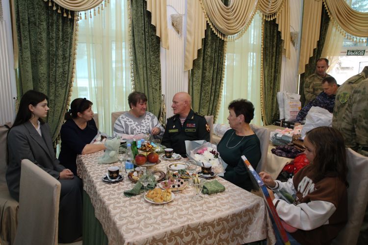 Командующий Северо-Кавказским округом встретился с семьями погибших росгвардейцев 