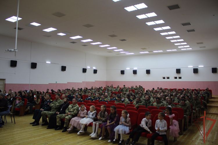 В наурском полку Росгвардии прошли торжественные мероприятия по случаю Дня ракетных войск и артиллерии