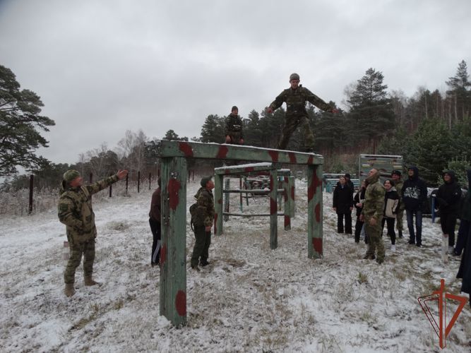 Росгвардейцы продолжают проводить мероприятия по работе с молодежью в Сибири