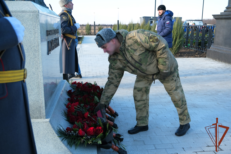 Мемориал «Незаживающая рана» открыли при участии росгвардейцев под Луганском