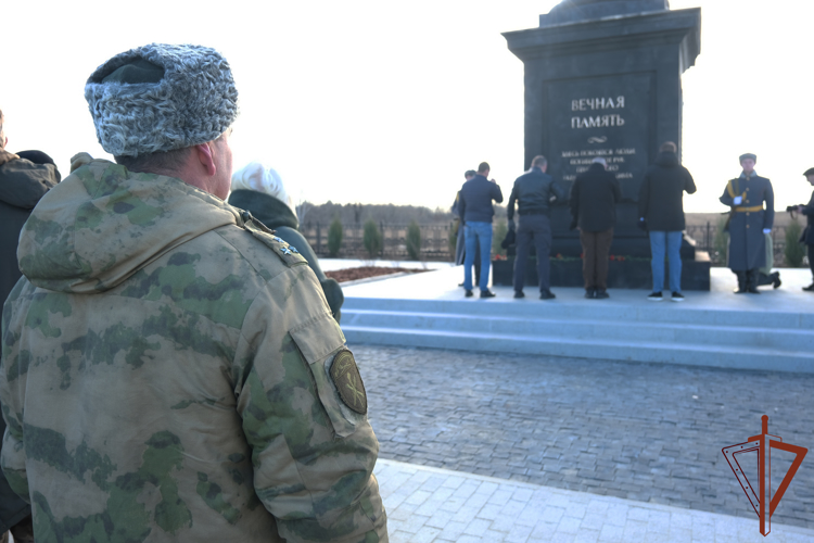 Мемориал «Незаживающая рана» открыли при участии росгвардейцев под Луганском
