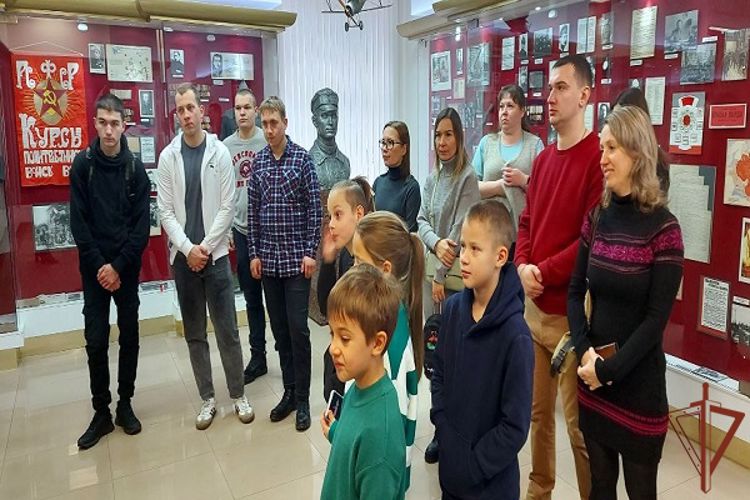 Стажеры подразделений вневедомственной охраны Росгвардии посетили ведомственный музей в Москве