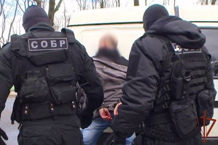 Спецназ Росгвардии задержал подозреваемого в убийстве в Иркутской области 