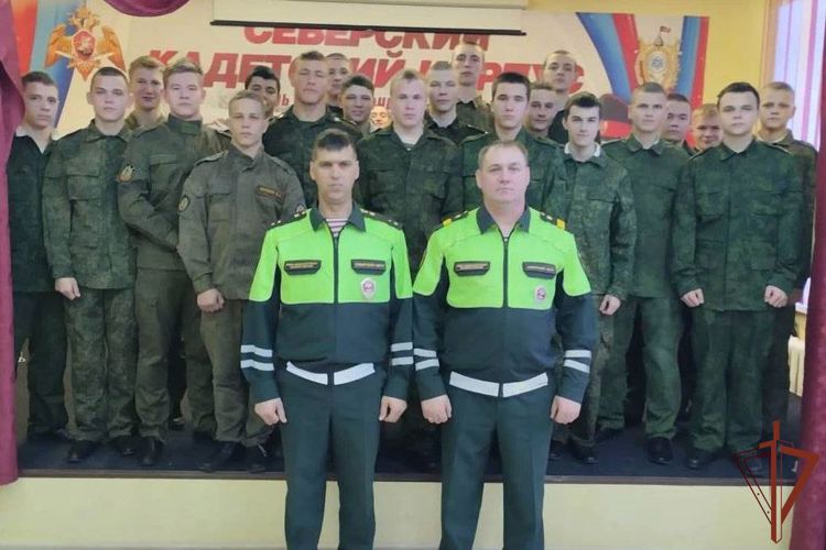 Росгвардейцы продолжают проводить мероприятия по работе с молодежью в Сибири