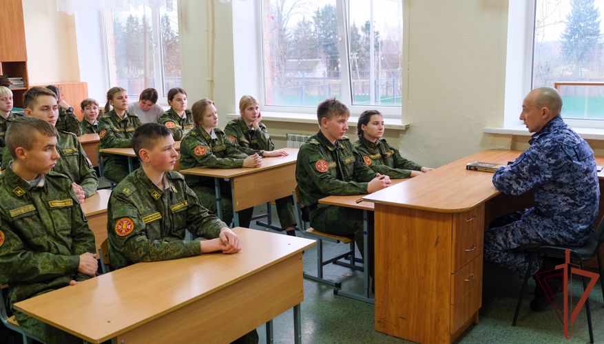 Росгвардейцы провели патриотические мероприятия для подрастающего поколения в регионах ЦФО