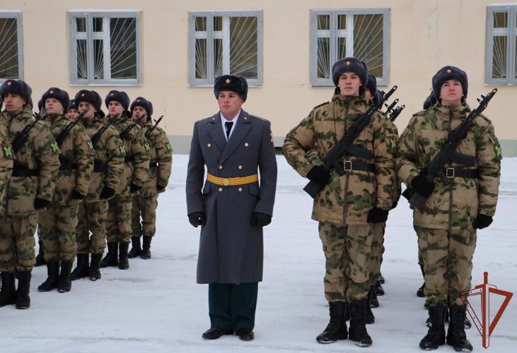 В озерском соединении Уральского округа Росгвардии новобранцы присягнули на верность Отечеству