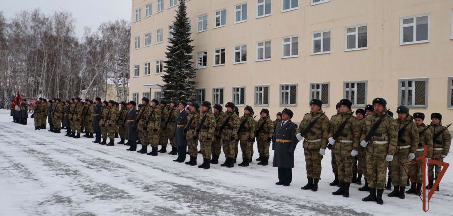 В озерском соединении Уральского округа Росгвардии новобранцы присягнули на верность Отечеству