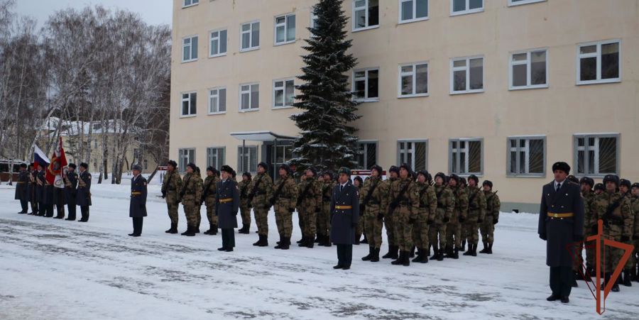 В озерском соединении Уральского округа Росгвардии новобранцы присягнули на верность Отечеству
