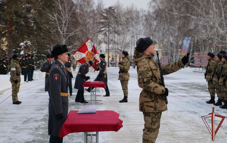 В озерском соединении Уральского округа Росгвардии новобранцы присягнули на верность Отечеству