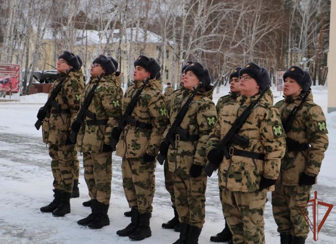 В озерском соединении Уральского округа Росгвардии новобранцы присягнули на верность Отечеству
