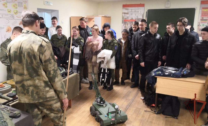 В День призывника Росгвардия провела тематические мероприятия на Урале