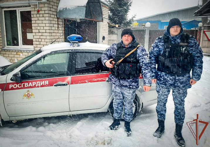 Сотрудники Росгвардии помогли потушить пожар в детском саду в Брянске
