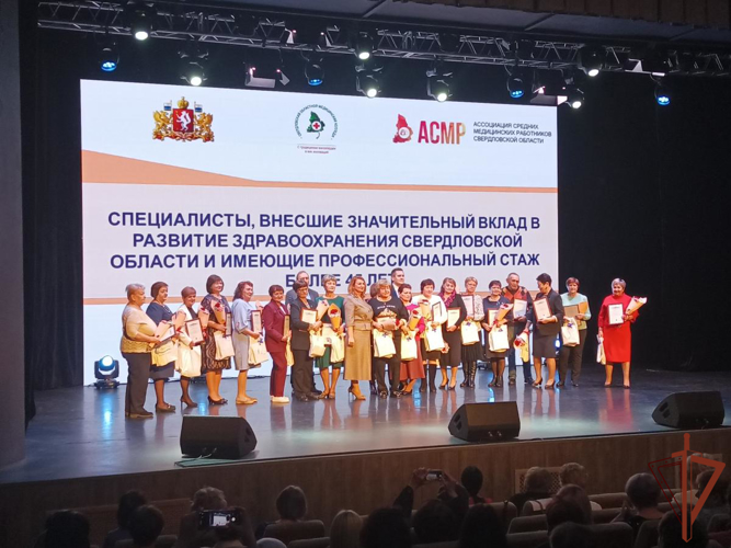 Музыканты Уральского округа войск Росгвардии выступили для ветеранов - работников здравоохранения Урала