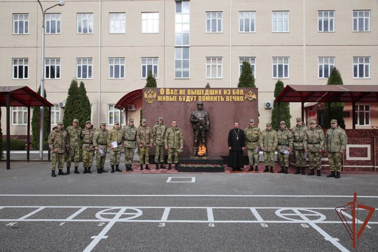 Акция «В память о военной службе в Росгвардии» проходит в Северо-Кавказском округе