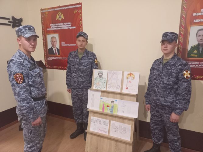 Военнослужащие и сотрудники Южного округа поддержали Всероссийскую акцию «С любовью к маме!» 