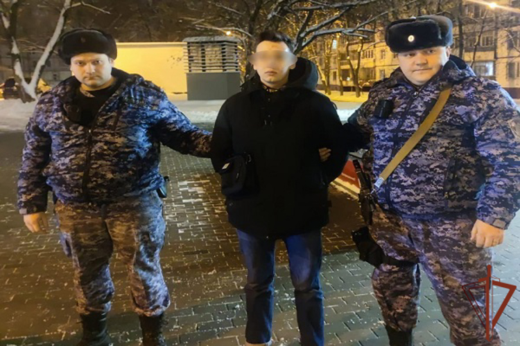 Росгвардейцы задержали подозреваемого в нанесении ножевого ранения в Москве