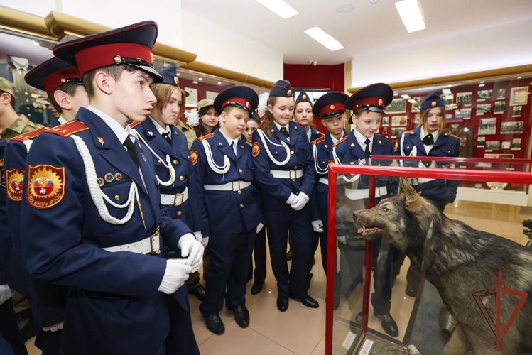 Ученики московского кадетского класса приняли кадетскую клятву в Центральном музее Росгвардии