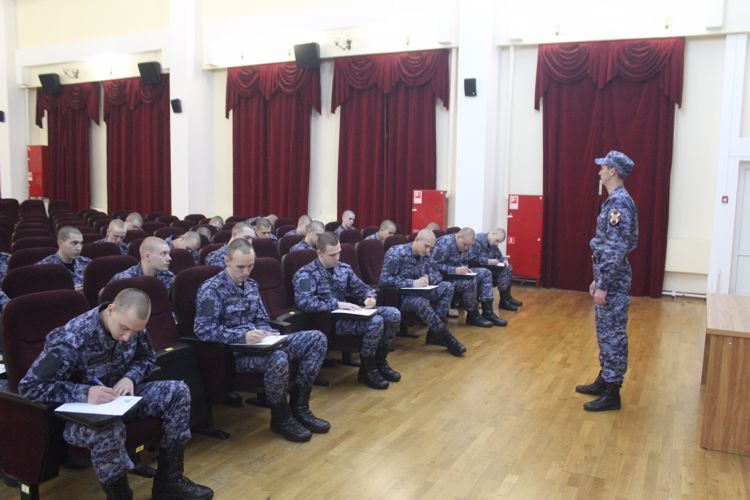 Военнослужащие и сотрудники Южного округа поддержали Всероссийскую акцию «С любовью к маме!» 