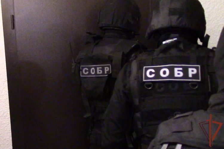 При поддержки сотрудников СОБР «Столица» Росгвардии задержали подозреваемого в краже из коттеджа  мужчину в Новой Москве