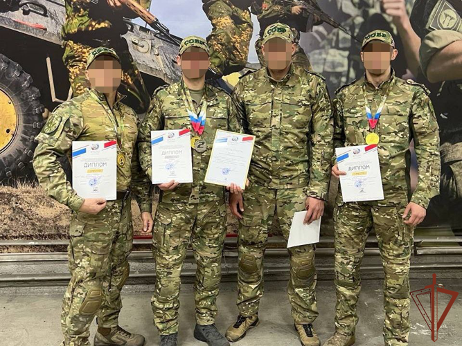 Сотрудники иркутского СОБР Росгвардии стали победителями в турнире по тактической стрельбе