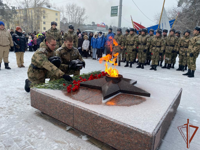 Росгвардия принимает участие в памятных мероприятиях ко Дню неизвестного солдата в Сибири