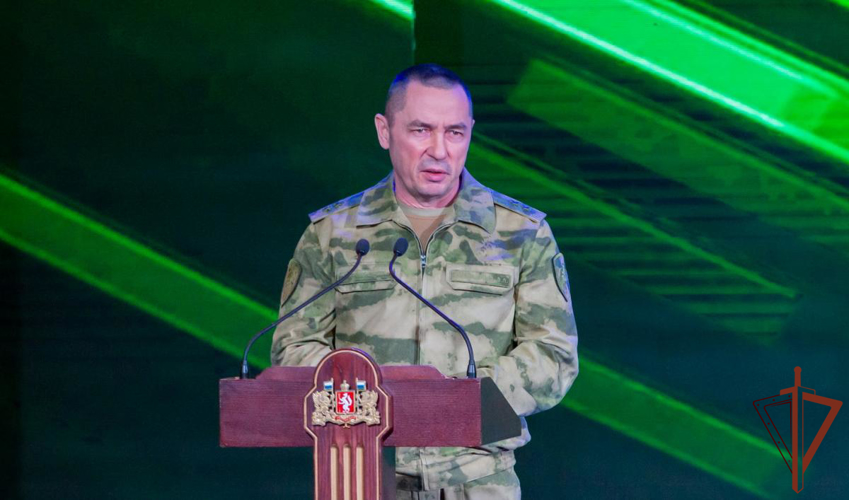Командующий Уральским округом Росгвардии поздравил три отряда ОМОН с юбилеями