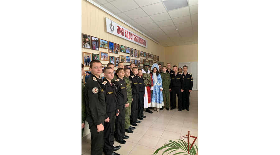 Росгвардейцы провели акцию «Дед Мороз специального назначения» в Тамбовской и Воронежской областях