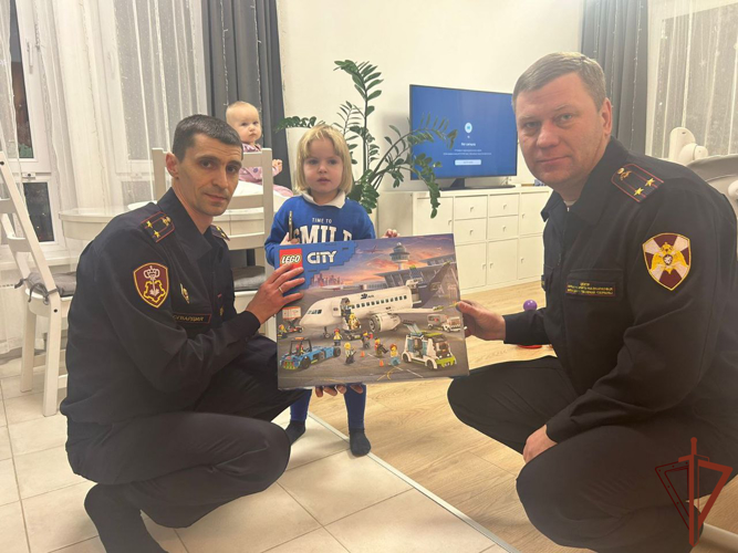 Сотрудники Центра специального назначения вневедомственной охраны Росгвардии присоединились к акции «Елка желаний»