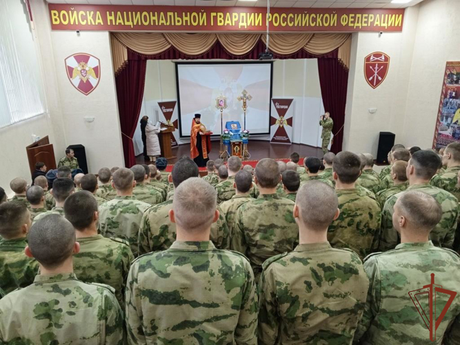Росгвардейцы приложились к мощам Георгия Победоносца в Нижегородской области